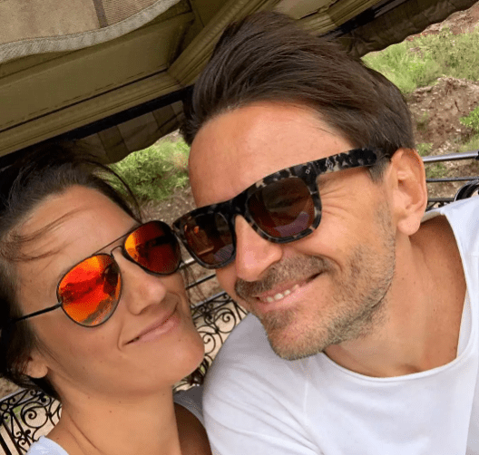 Η αδερφή του Χριστόφορου Παπακαλιάτη είναι σαν μοντέλο