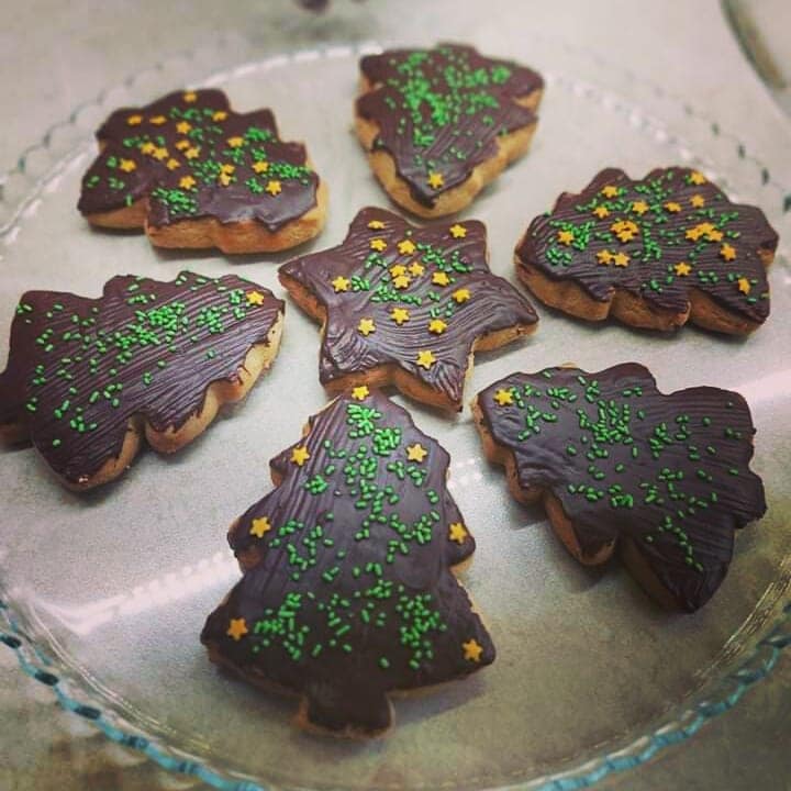 χριστουγεννιάτικα μπισκότα-με-σοκολάτα-συνταγή- χριστουγεννιάτικα μπισκότα-με-σοκολάτα-συνταγή-