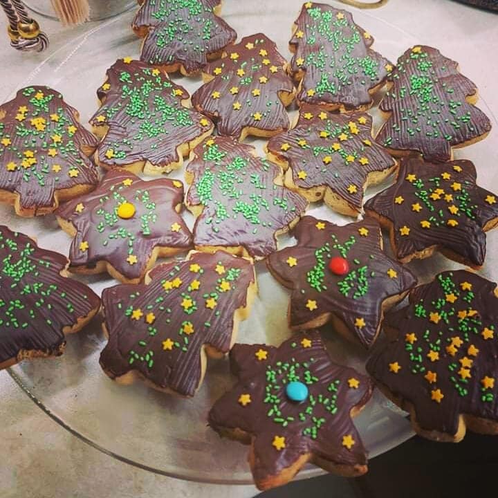 χριστουγεννιάτικα μπισκότα-με-σοκολάτα-συνταγή- χριστουγεννιάτικα μπισκότα-με-σοκολάτα-συνταγή-