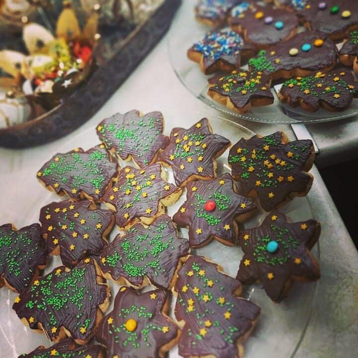 χριστουγεννιάτικα μπισκότα-με-σοκολάτα-συνταγή- χριστουγεννιάτικα μπισκότα-με-σοκολάτα-συνταγή-