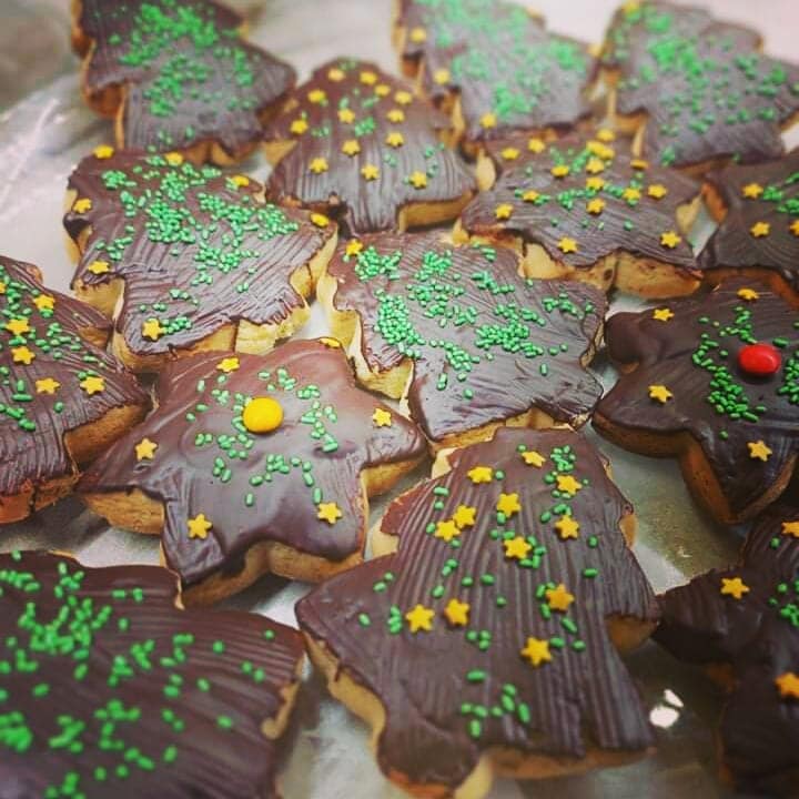 χριστουγεννιάτικα μπισκότα-με-σοκολάτα-συνταγή- χριστουγεννιάτικα μπισκότα-με-σοκολάτα-συνταγή-