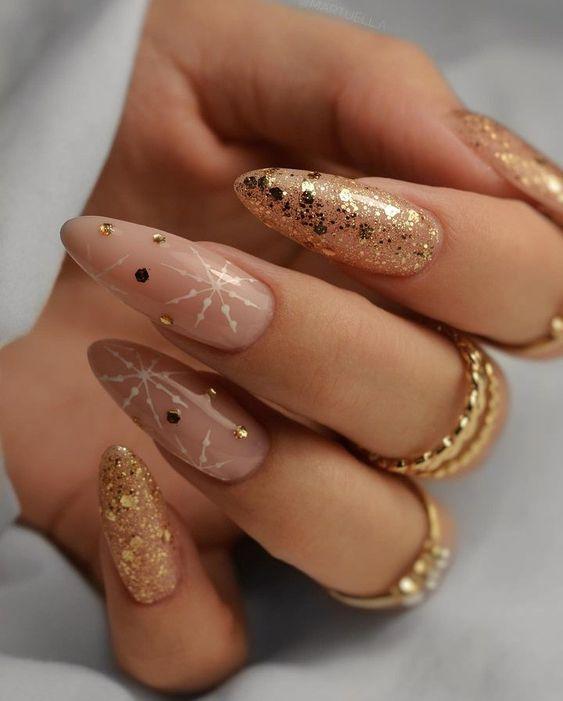 nude νύχια-με-χρυσά-σχέδια-ιδέες-