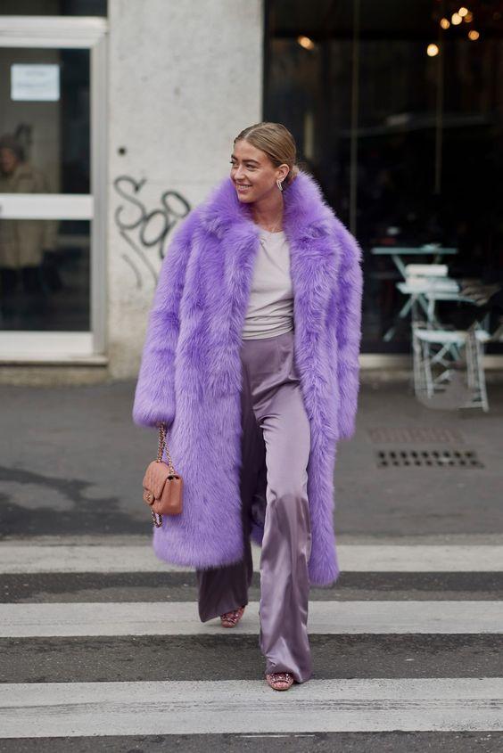 μοβ-σατέν παντελόνι-με-γούνα-για-τα-Χριστούγεννα-ιδέες-