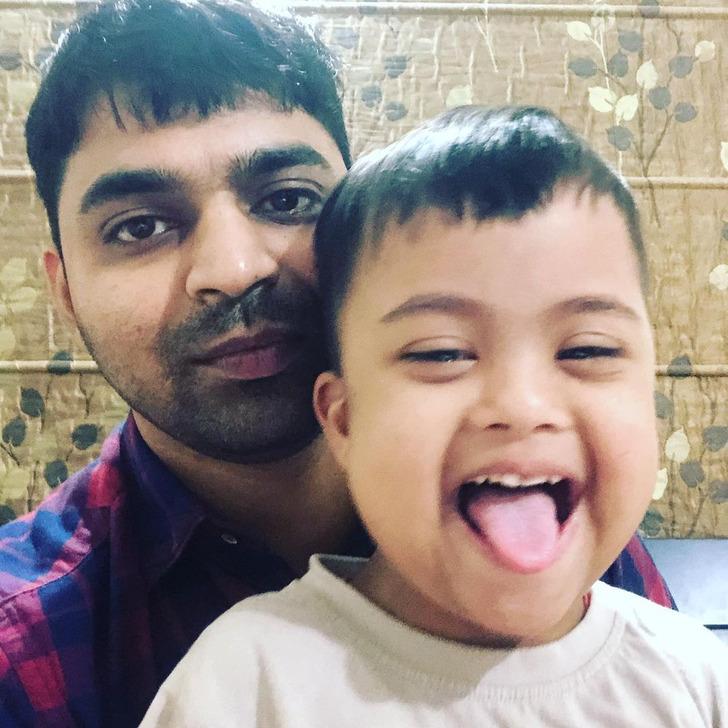 ανύπαντρος μπαμπάς-υιοθετεί-παιδί-με-σύνδρομο down-