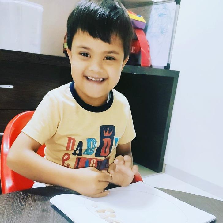 ανύπαντρος μπαμπάς-υιοθετεί-παιδί-με-σύνδρομο down-