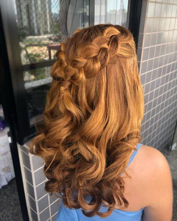 γαλλικές πλεξούδες-με-μπούκλες-ιδέες-για-χτενίσματα-Χριστούγεννα 2022-