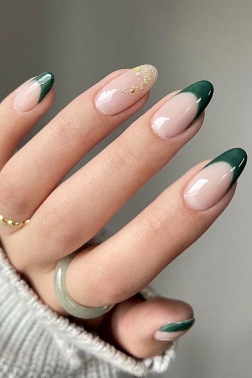 γαλλικό μανικιούρ-με-στρας-και-πράσινο χρώμα-ιδέες- γαλλικό μανικιούρ-με-στρας-και-πράσινο χρώμα-ιδέες-