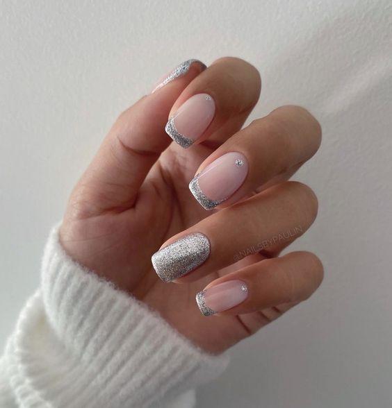 ιδέες-για-χριστουγεννιάτικο γαλλικό μανικιούρ- ιδέες-για-χριστουγεννιάτικο γαλλικό μανικιούρ-