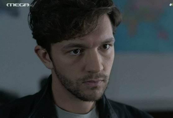 Μαύρο Ρόδο: Η Ελισάβετ λυγίζει από την ερωτική εξομολόγηση του Πέτρου