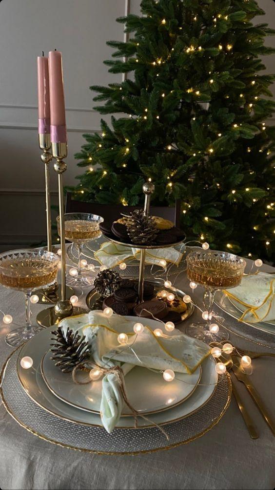 φωτάκια-στο-χριστουγεννιάτικο-τραπέζι-ιδέες-