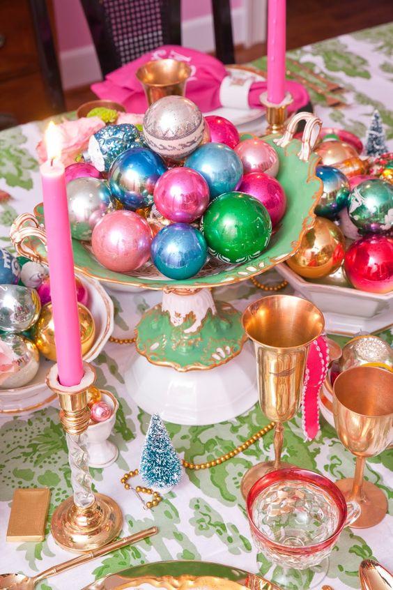 πολύχρωμη-χριστουγεννιάτικη-διακόσμηση-στο-τραπέζι-ιδέες-