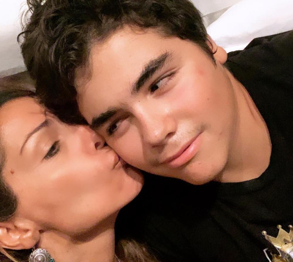 Δέσποινα Βανδή : Δε με αφήνει να αγιάσω – Τι ετοίμασε ο Γιώργος Νικολαϊδης και ξετρέλανε την μαμά του