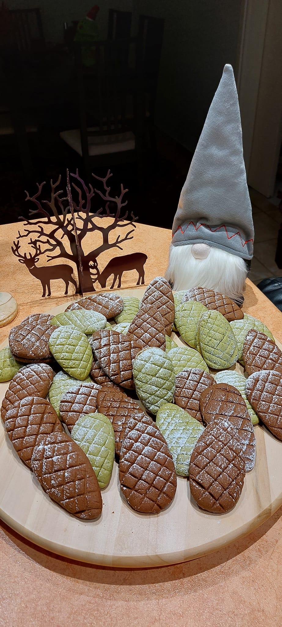 χριστουγεννιάτικα μπισκότα-κουκουνάρια-συνταγή-