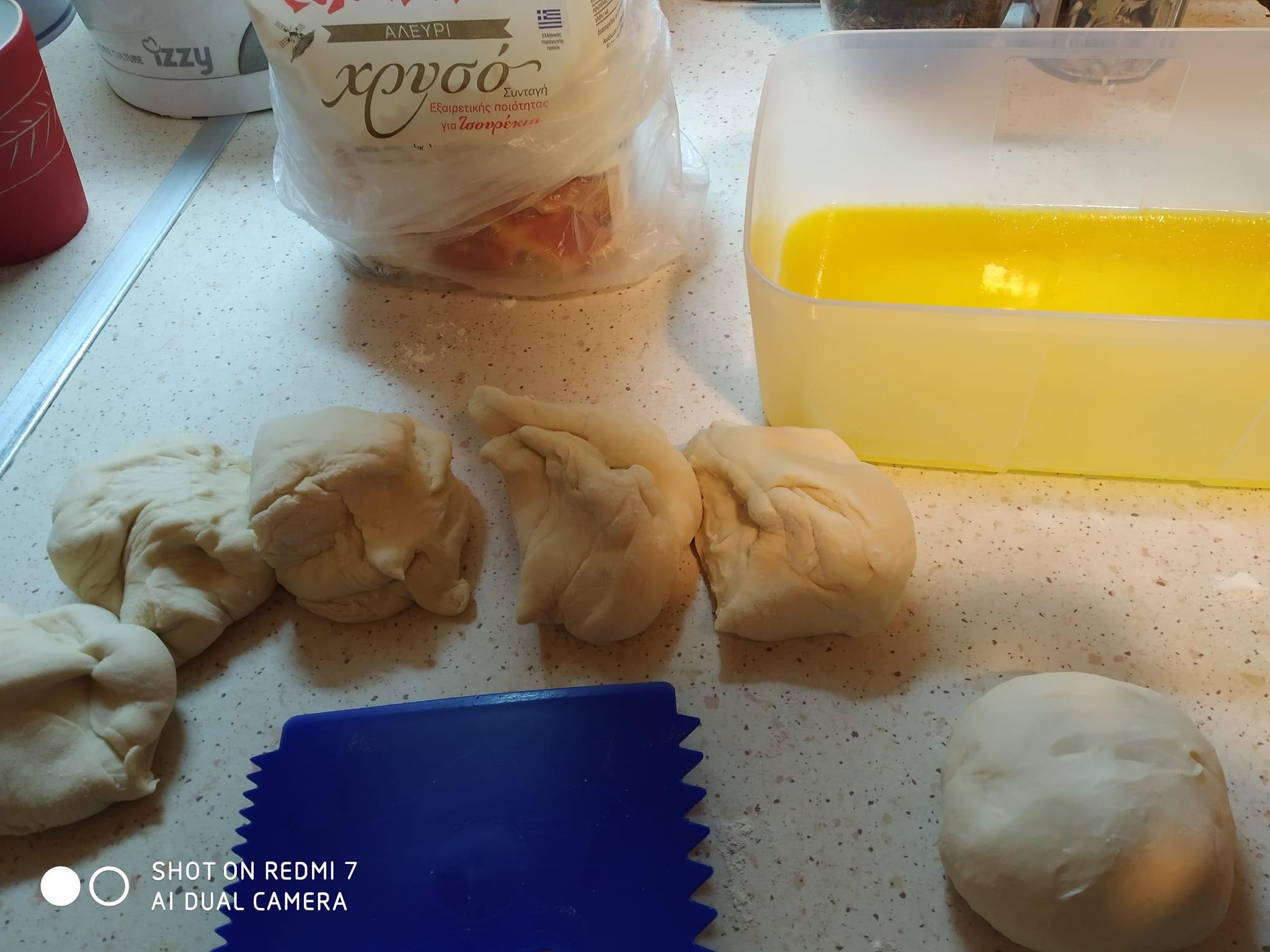 στριφτή κοτόπιτα-για-τα-Χριστούγεννα-συνταγή-