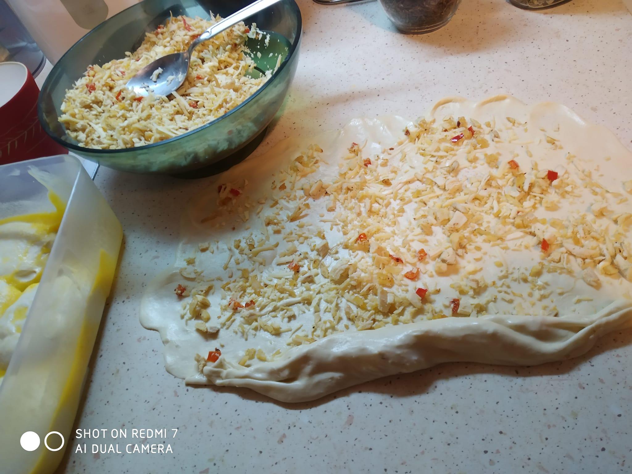 στριφτή κοτόπιτα-για-τα-Χριστούγεννα-συνταγή-