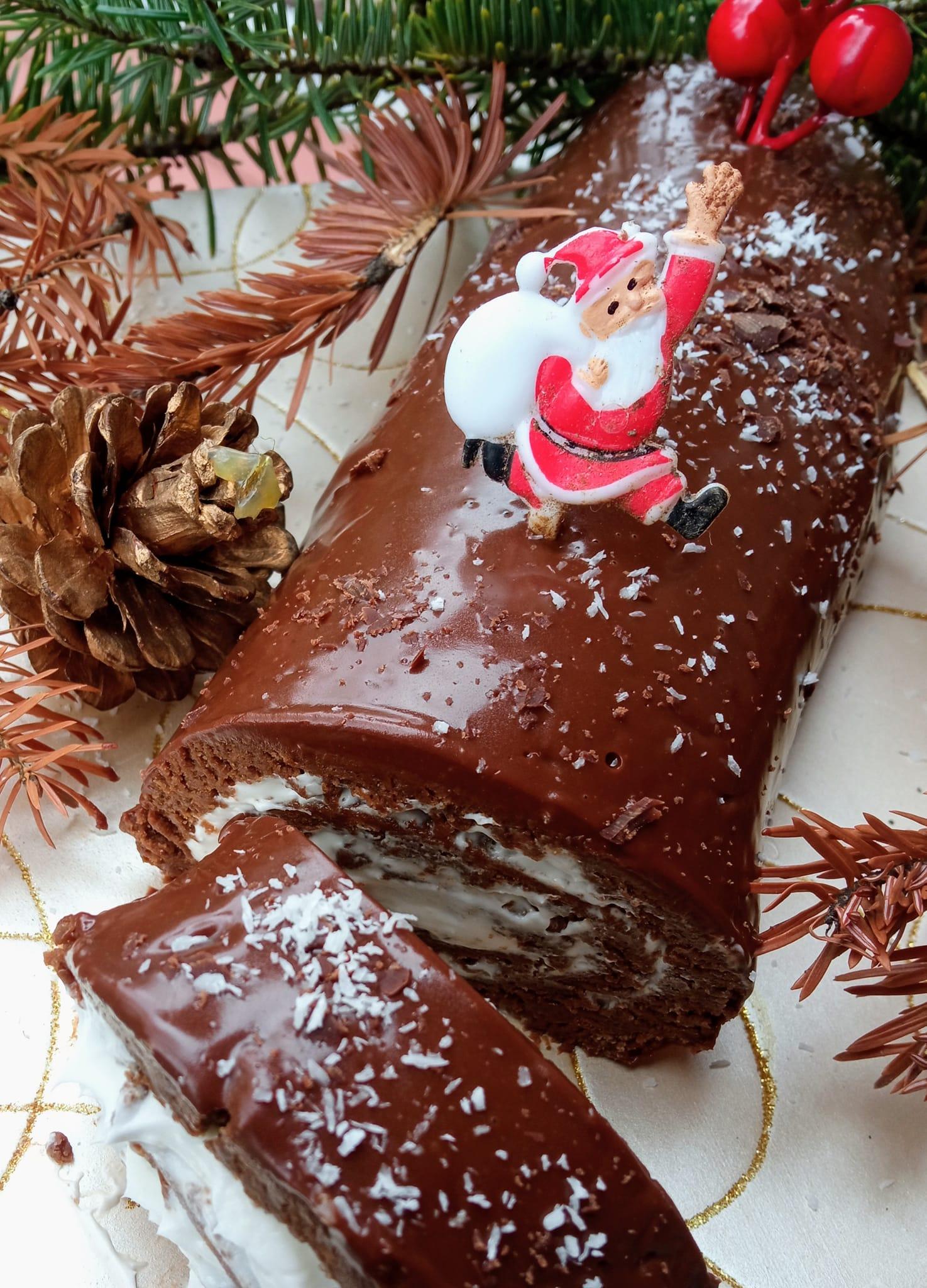 χριστουγεννιάτικος-κορμός-με-σοκολάτα-και-μπισκότα-συνταγή-