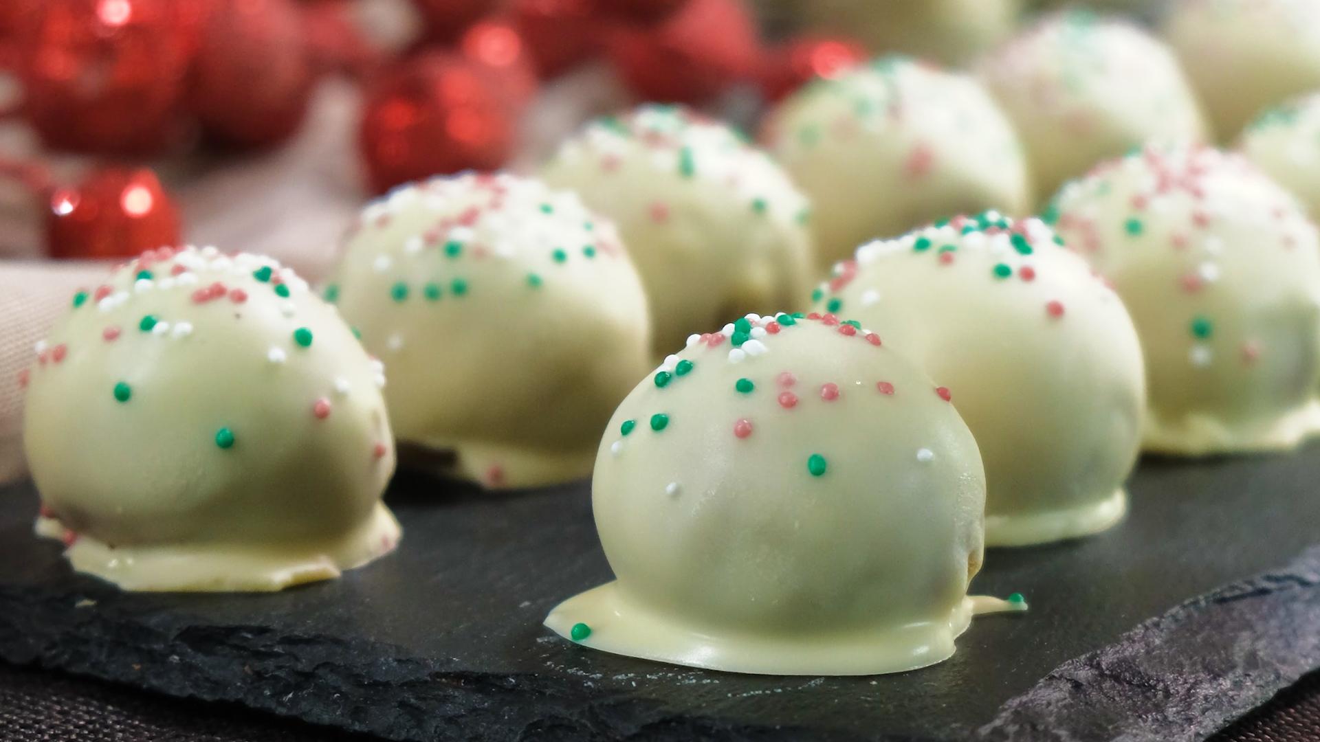 Γιορτινά Λευκά σοκολατάκια με 4 υλικά