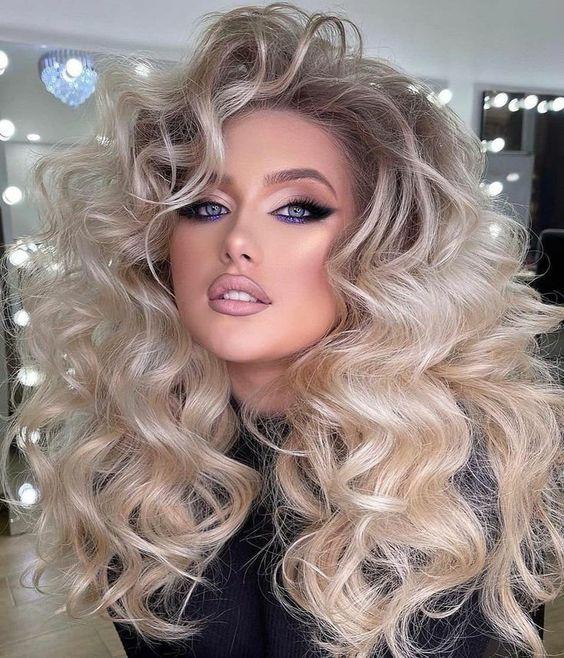 ιδέες-για-γιορτινά χτενίσματα-με-μπούκλες-τα-Χριστούγεννα 2022-Πρωτοχρονιά- ιδέες-για-γιορτινά χτενίσματα-με-μπούκλες-τα-Χριστούγεννα 2022-Πρωτοχρονιά-