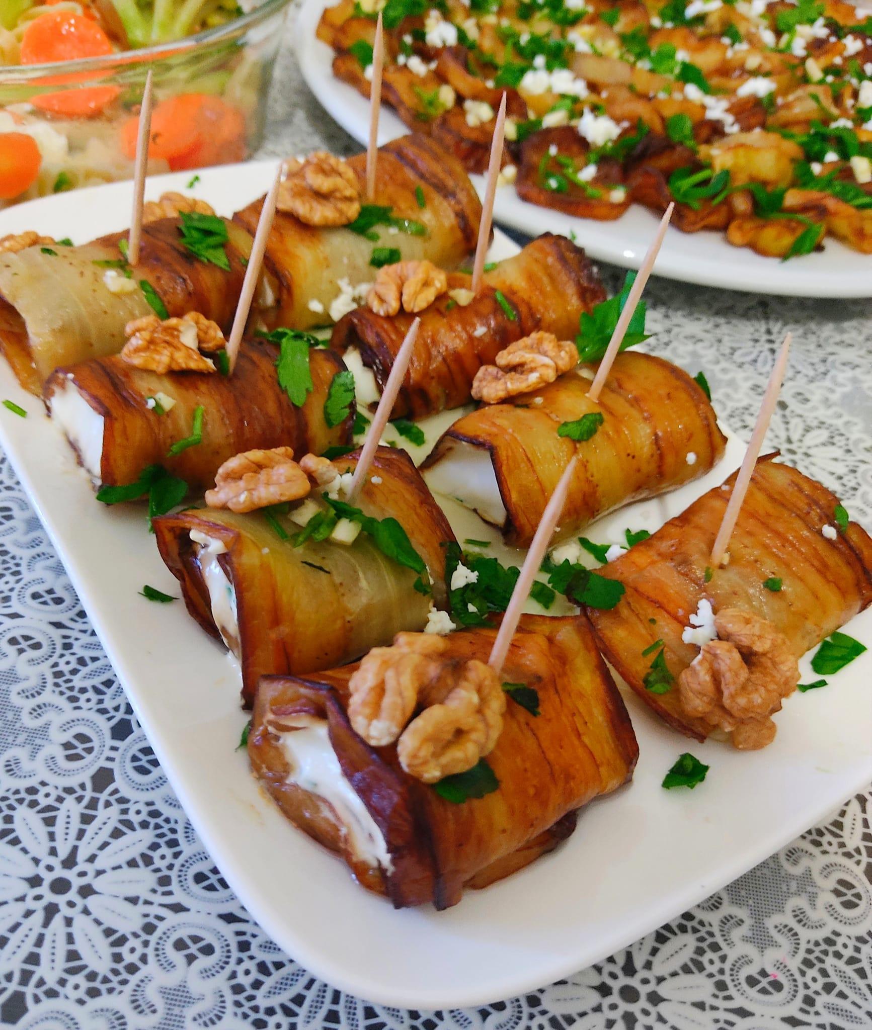 ρολάκια-μελιτζάνας-με-γιαούρτι-για-τα-Χριστούγεννα-συνταγή- ρολάκια-μελιτζάνας-με-γιαούρτι-για-τα-Χριστούγεννα-συνταγή-