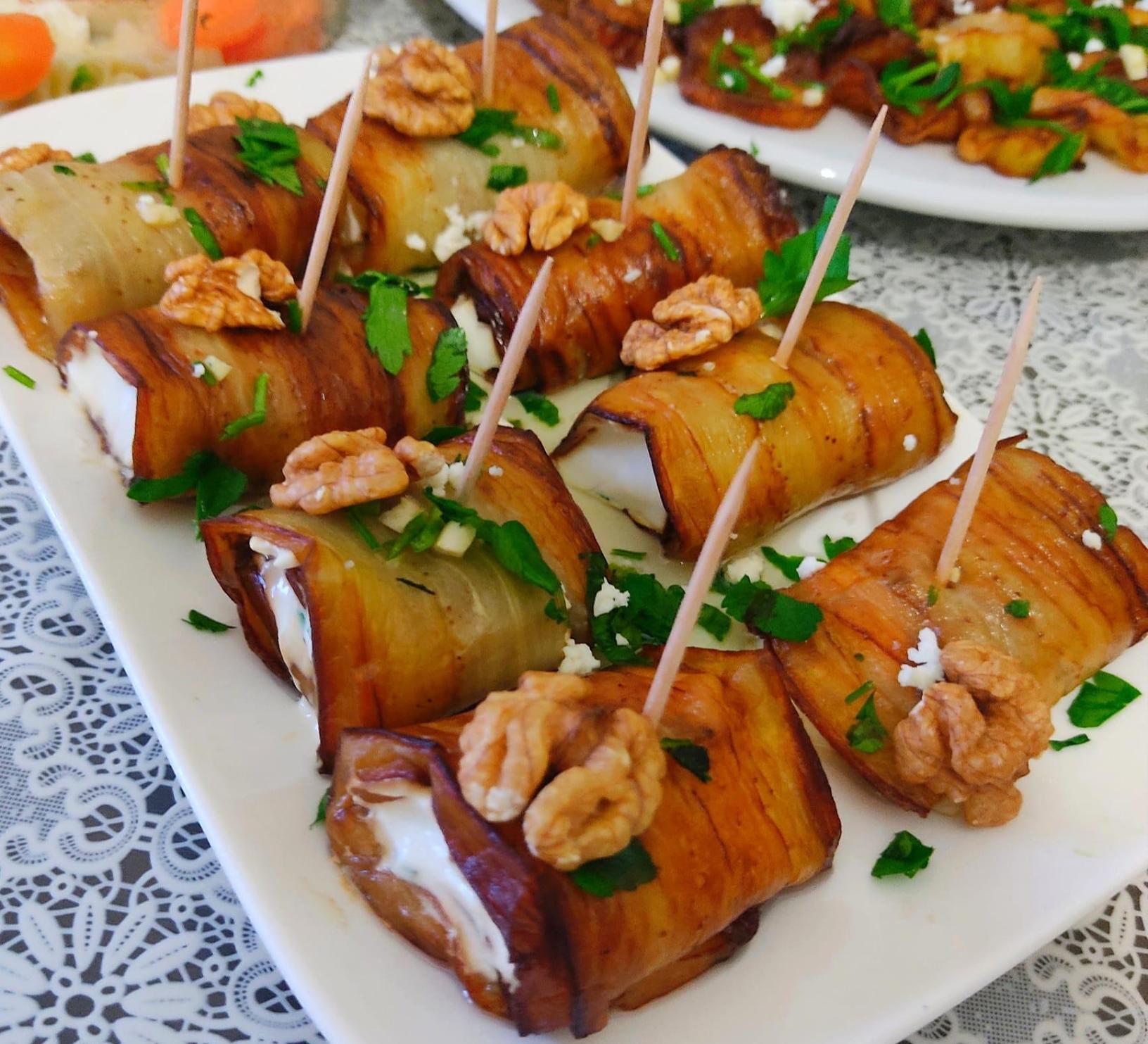 Ορεκτικό για το γιορτινό τραπέζι: Ρολάκια μελιτζάνας γεμιστά