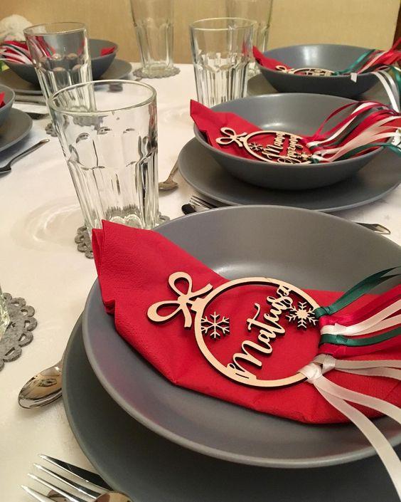 πετσέτες-στο-χριστουγεννιάτικο τραπέζι-με-γούρια-ιδέες- πετσέτες-στο-χριστουγεννιάτικο τραπέζι-με-γούρια-ιδέες-