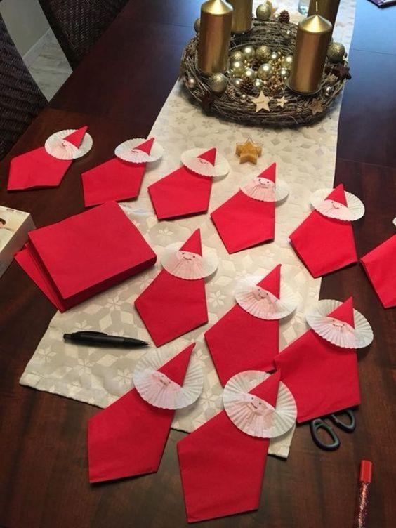 χαρτοπετσέτες-στο-χριστουγεννιάτικο τραπέζι-με-θήκες-για-μάφινς-ιδέες-