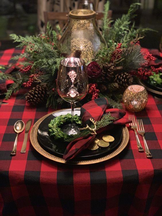 χριστουγεννιάτικη διακόσμηση-στο-τραπέζι-με-κουκουνάρια-ιδέες-