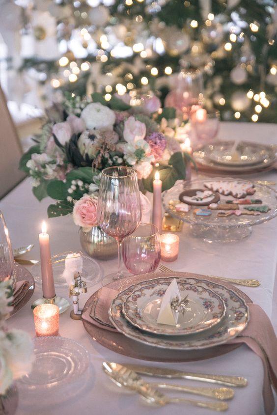 χριστουγεννιάτικη διακόσμηση-στο-τραπέζι-με-ανθοδέσμη-ιδέες-