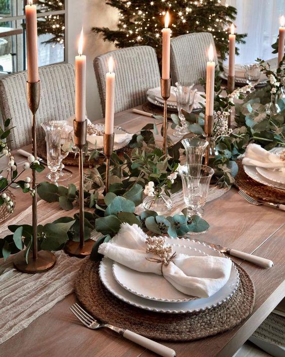 χριστουγεννιάτικη διακόσμηση-στο-τραπέζι-με-φύλλα-ιδέες-