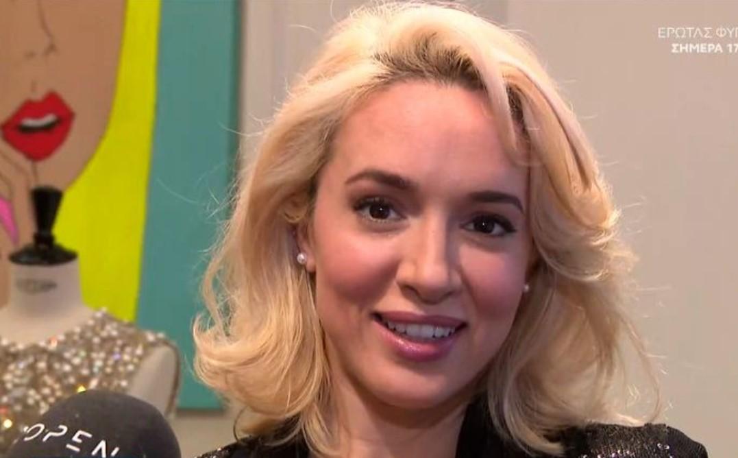 Καλομοίρα : Tα ενναλακτικά μελομακάρονα της – Βάζω ντομάτα και κρεμμύδια