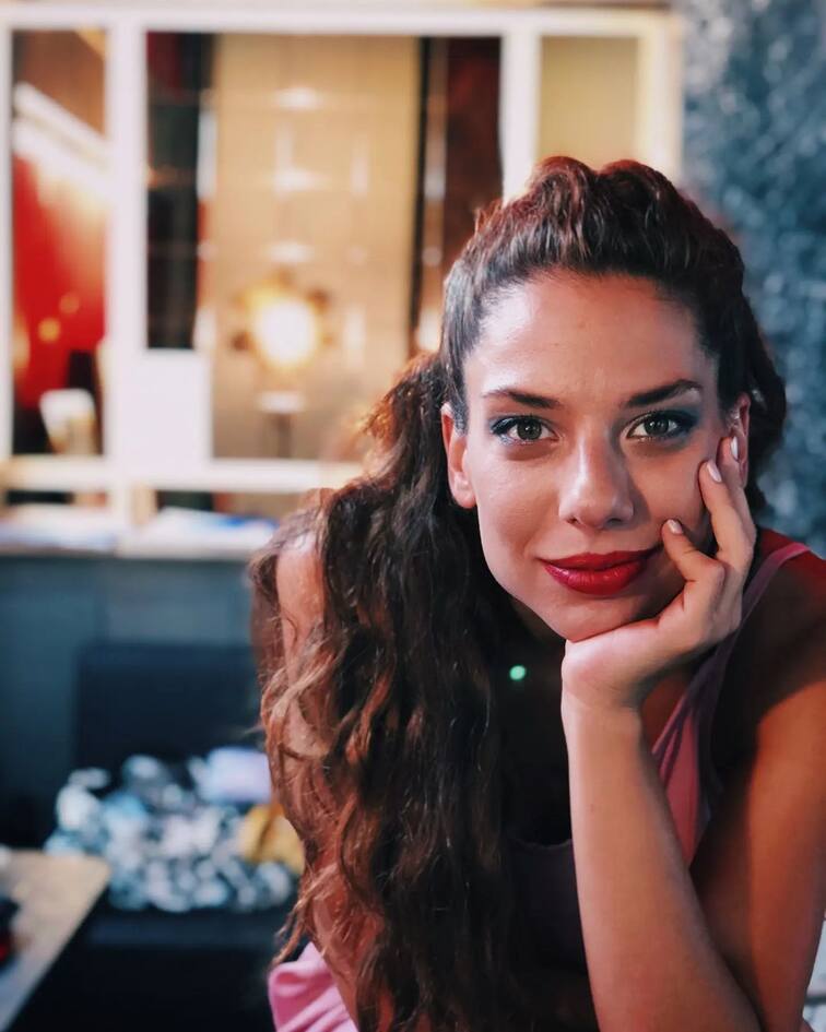 Ηλιάνα Μαυρομάτη : Η Ζέτα απο το αυτή η νύχτα μένει μας δείχνει το σπίτι  της