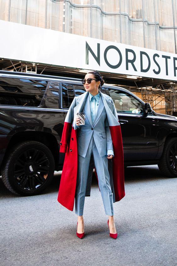 κόκκινες-γόβες-με-θαλασσί-σακάκι-ιδέες-