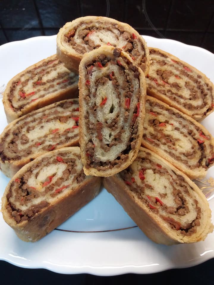 Χριστουγεννιάτικο-ορεκτικό-Ρολάκια-ζύμης-με-κιμά