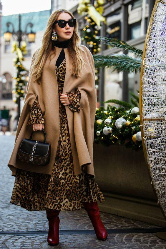 λεοπάρ φόρεμα-με-μπεζ-πανωφόρι-ιδέες-