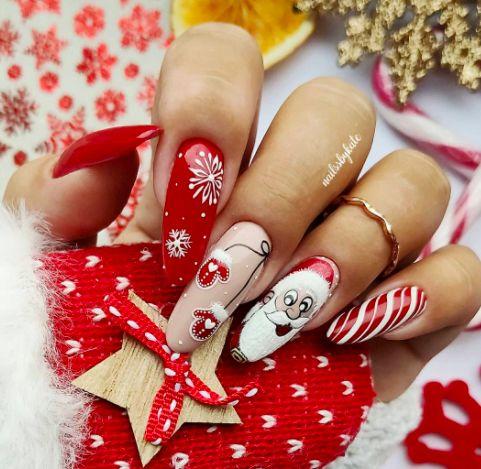 ιδέες-για-χριστουγεννιάτικα νύχια-με-τον-Άγιο Βασίλη-στο-ρεβεγιόν-