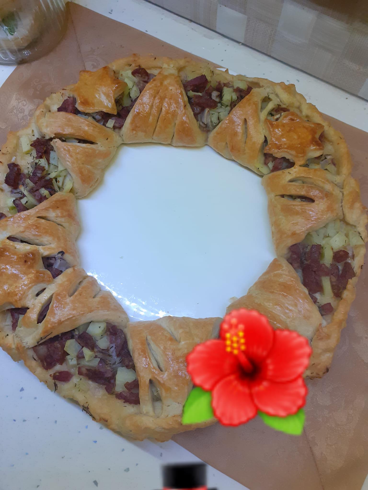 Κρεατόπιτα σε σχήμα στεφάνι