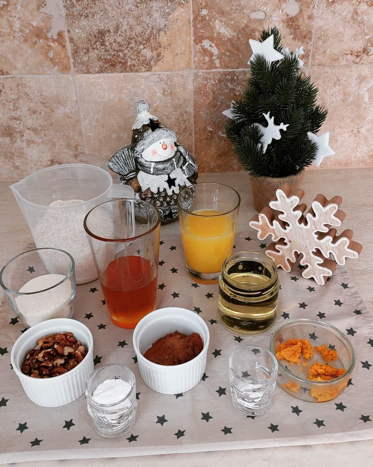 Αφράτο -κέικ- με- μέλι -και -σιμιγδάλι- Αφράτο -κέικ- με- μέλι -και -σιμιγδάλι-