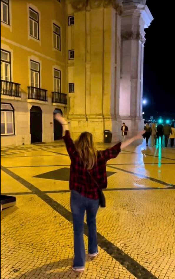 Δήμητρα Παπαδοπούλου : Το τσιφτετέλι σε πλατεία της Πορτογαλίας