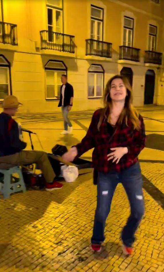 Δήμητρα Παπαδοπούλου : Το τσιφτετέλι σε πλατεία της Πορτογαλίας