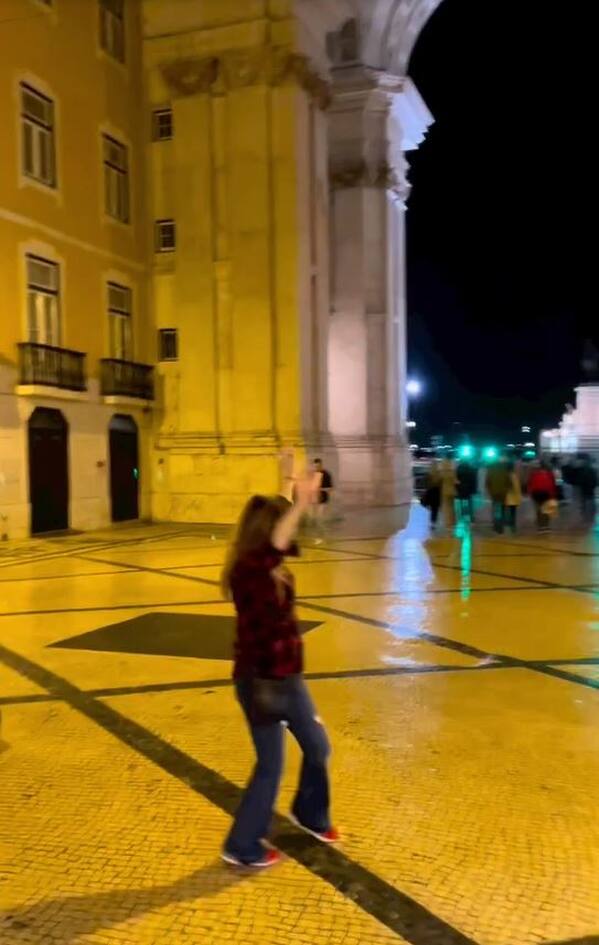 Δήμητρα Παπαδοπούλου : Το τσιφτετέλι σε πλατεία της Πορτογαλίας