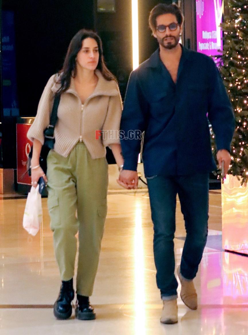 Γιώργος Καράβας : Βολτάρει με την σύζυγό του για ψώνια λίγο πριν τα Χριστούγεννα