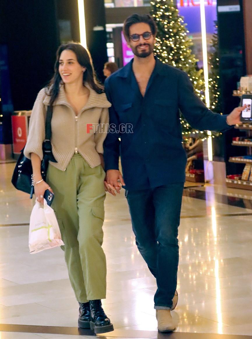 Γιώργος Καράβας : Βολτάρει με την σύζυγό του για ψώνια λίγο πριν τα Χριστούγεννα