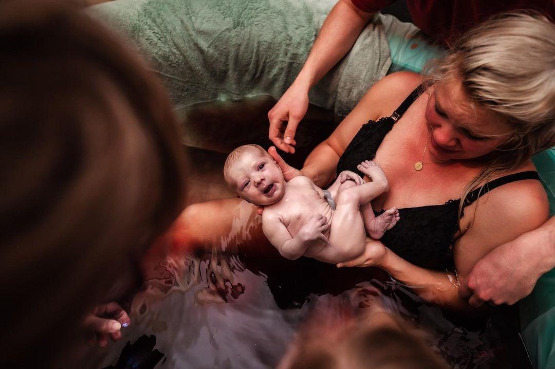 Η χρυσή ώρα: Γιατί τα μωρά πρέπει να αγκαλιαστούν αμέσως μόλις γεννηθούν