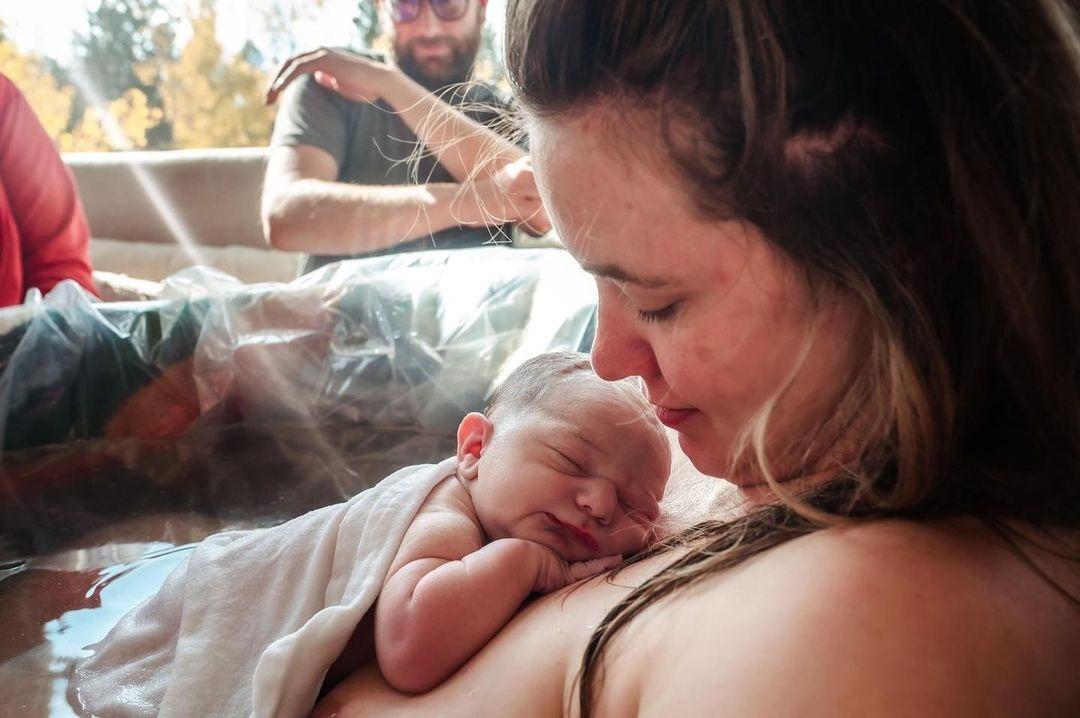 Η χρυσή ώρα: Γιατί τα μωρά πρέπει να αγκαλιαστούν αμέσως μόλις γεννηθούν
