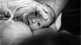 Η χρυσή ώρα: Γιατί τα μωρά πρέπει να αγκαλιαστούν αμέσως μόλις γεννηθούν