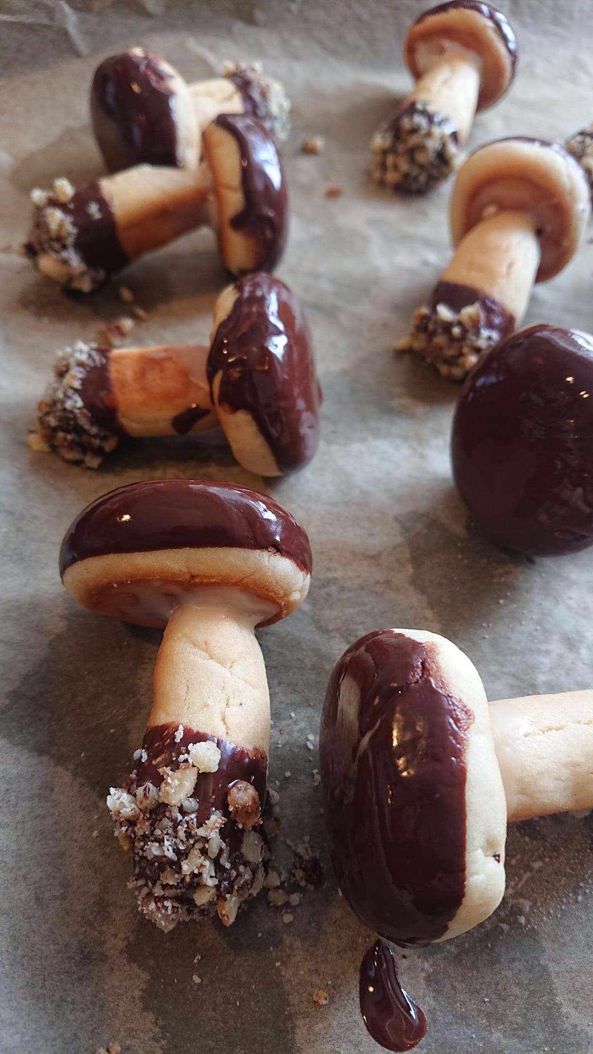 Χριστουγεννιάτικα μπισκότα-μανιτάρι-συνταγή-