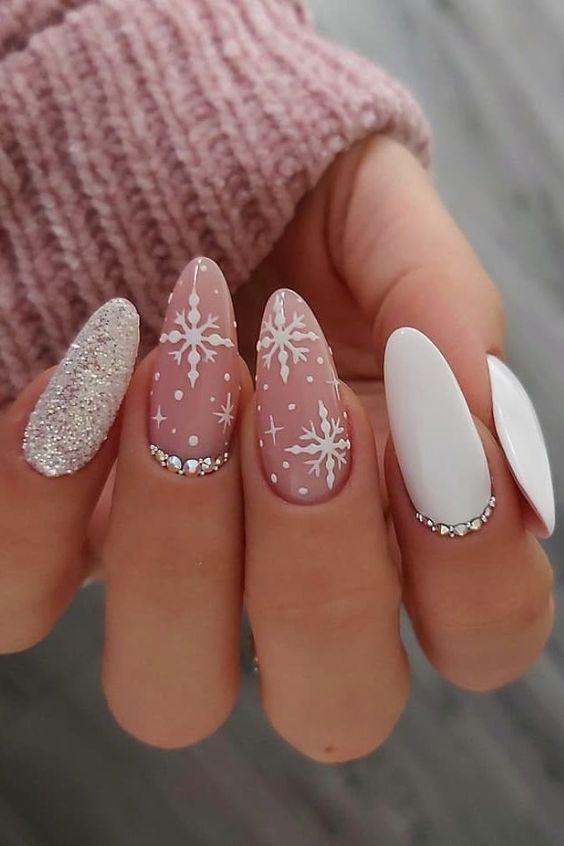 λευκά νύχια-με-χιονονιφάδες-ιδέες- λευκά νύχια-με-χιονονιφάδες-ιδέες-