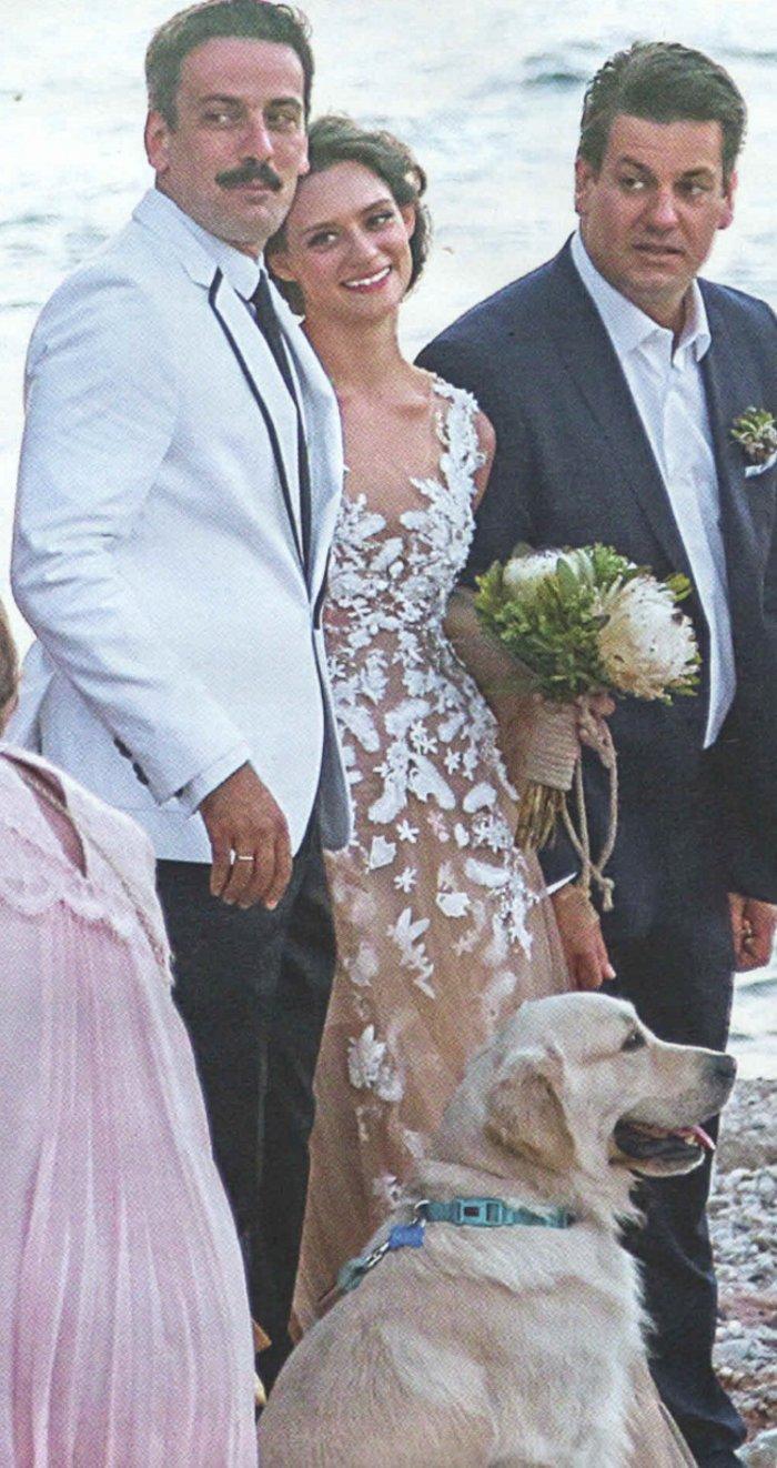 Τόνι Σφήνος : Αυτή είναι η κούκλα σύζυγος του