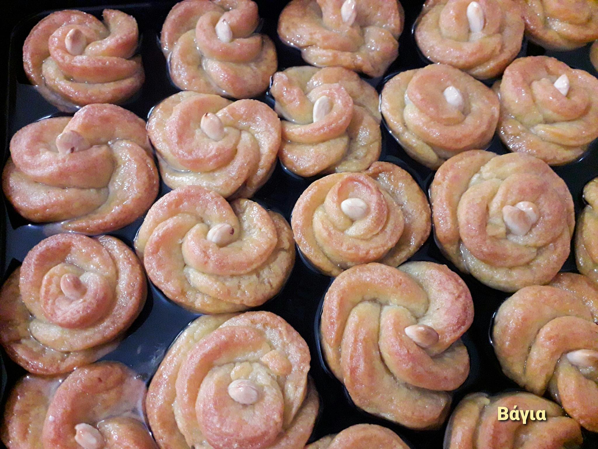 σιροπιαστά γλυκά-για-τα-Χριστούγεννα-τριαντάφυλλα-συνταγή-