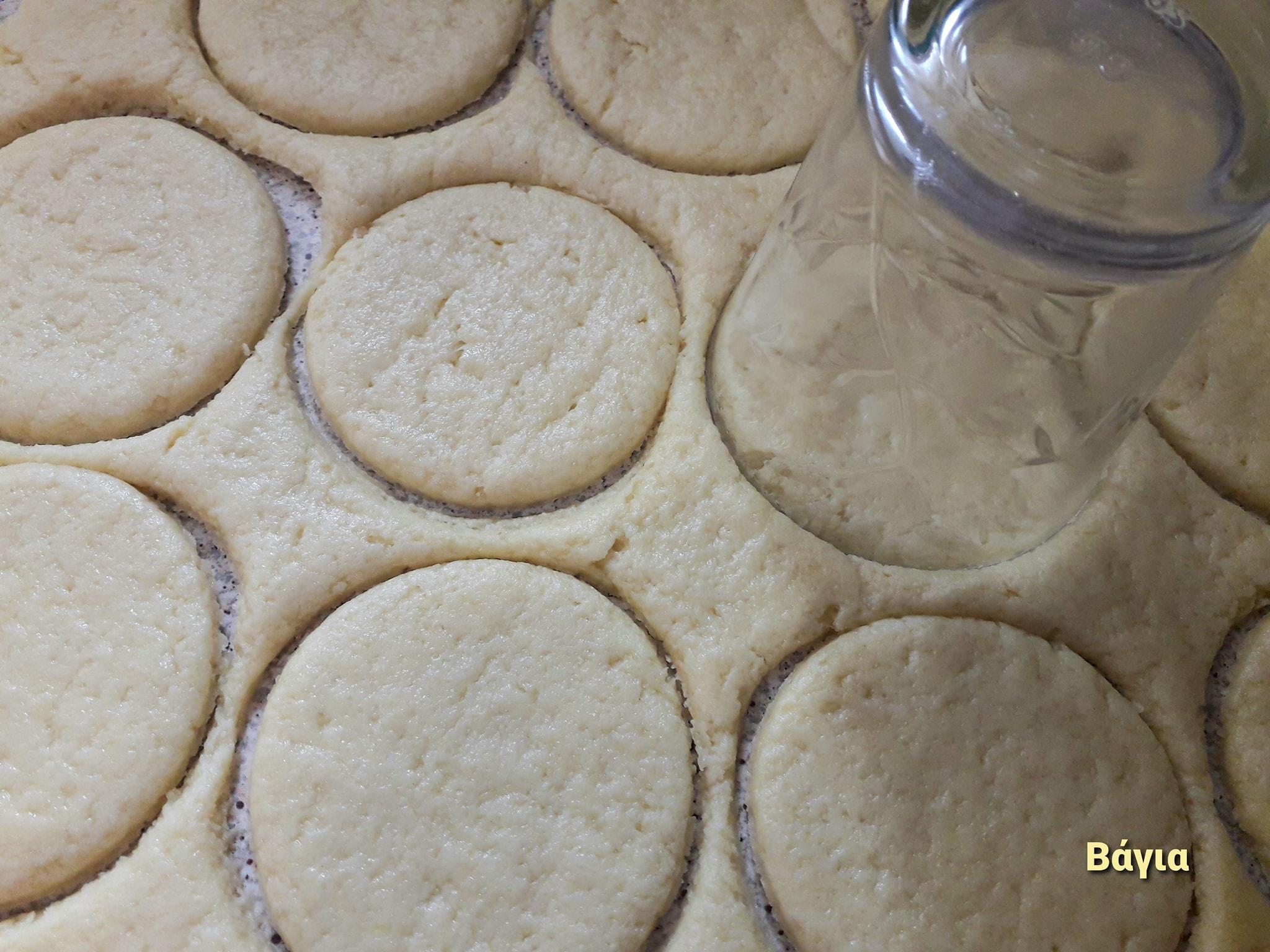 σιροπιαστά γλυκά-για-τα-Χριστούγεννα-τριαντάφυλλα-συνταγή-